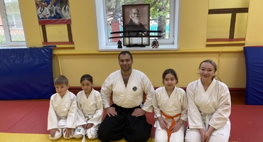 Весенняя детская сдача экзамена. Фото