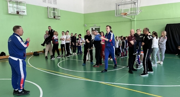 День защитников Отечества и 8 марта. Фото