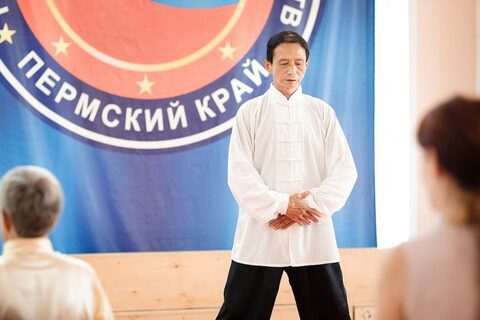 Мастер учения цигун Лю Шао Бинь